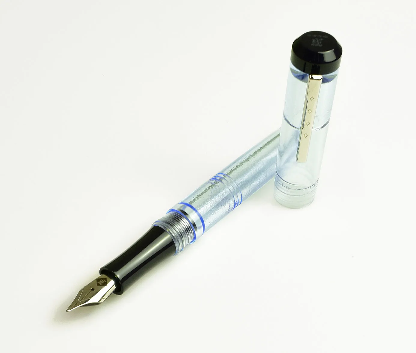 Model 31 Omnis Fountain Pen - Midnight and Polar Ice SE