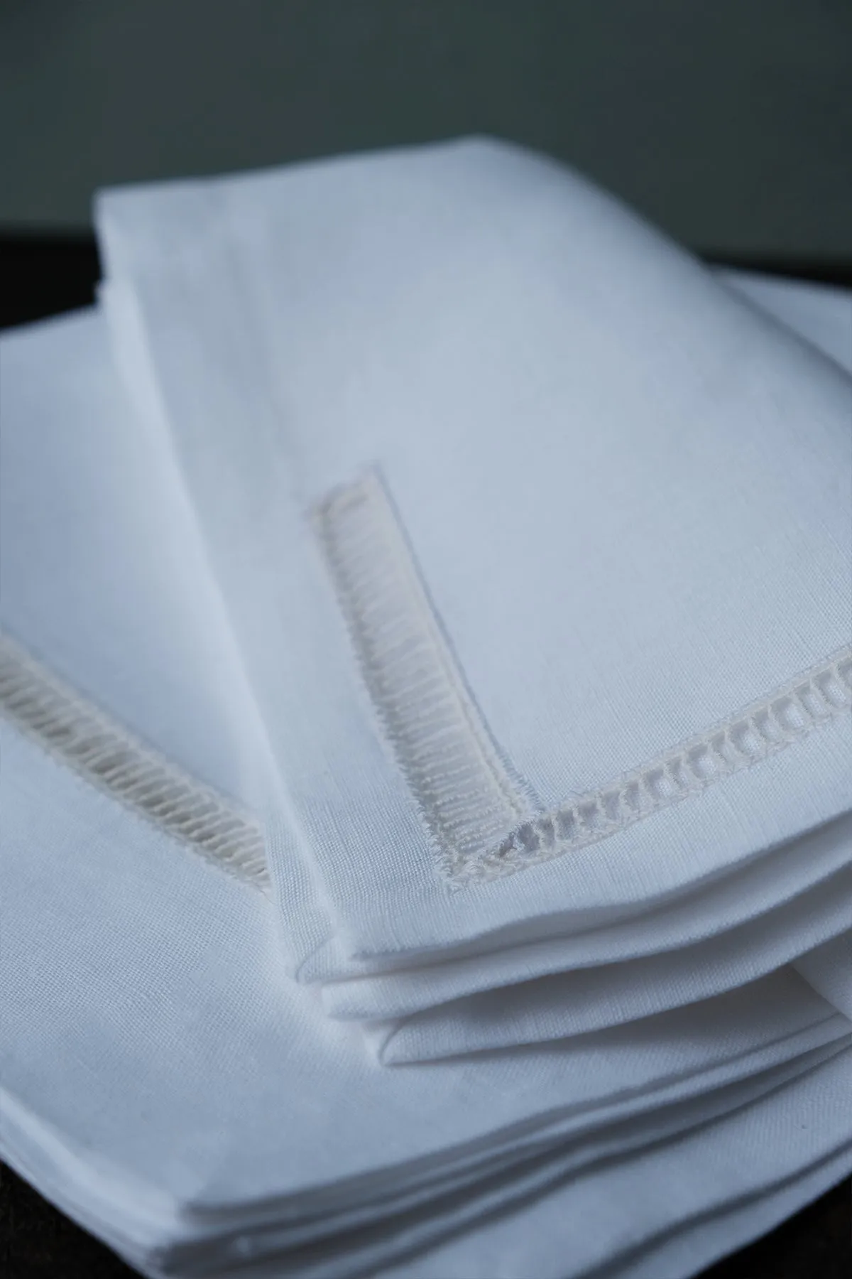 SET OF TWO ‘BACCHETTA’ TRIM LINEN NAPKINS